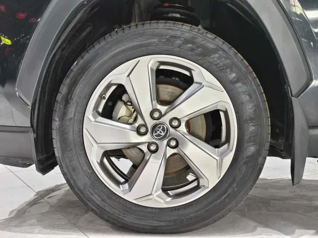 Toyota RAV4 — Фото автомобиля 9