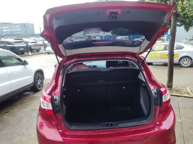 Nissan Tiida — Фото автомобиля 18