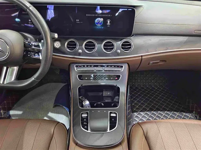 Mercedes-Benz E-Class — Фото автомобиля 5