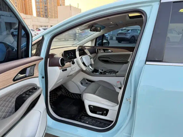 Forthing Yacht — Фото автомобиля 14