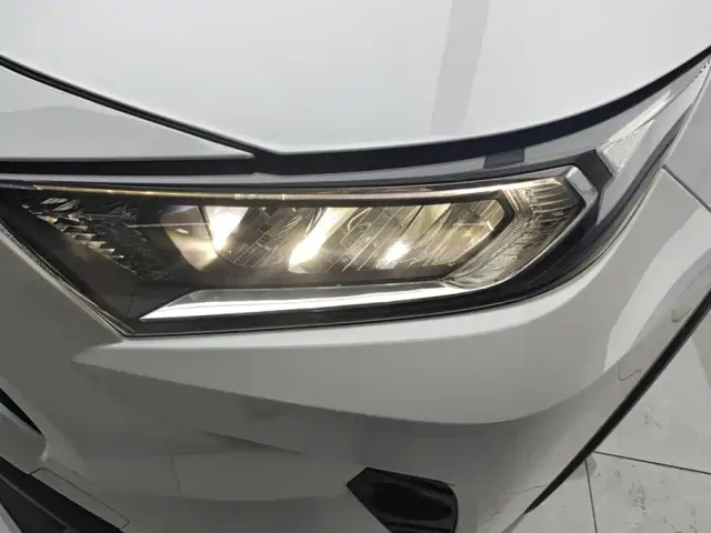 Toyota RAV4 — Фото автомобиля 5