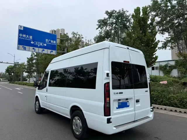 Jiangling JMC Fushun 2022 2.0T Manual Multi-purpose Passenger Vehicle Medium Wheelbase Medium-high Roof 6-7 seater — Фото автомобиля 3