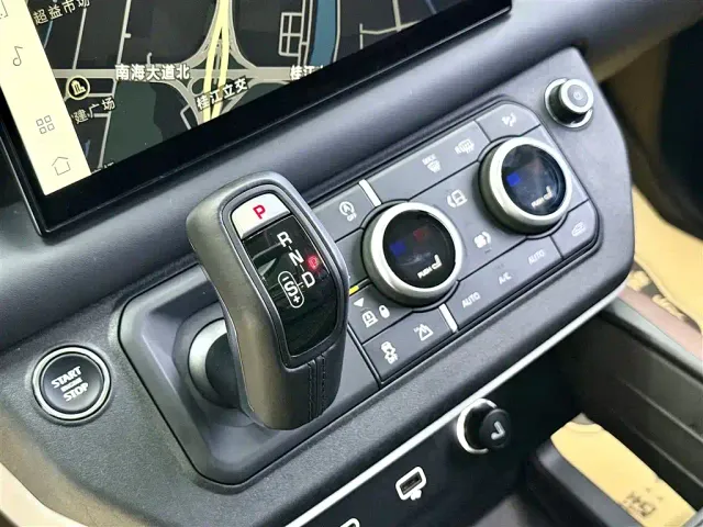 Land Rover Defender — Фото автомобиля 18