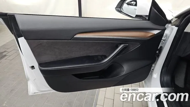 Tesla Model 3 — Фото автомобиля 19