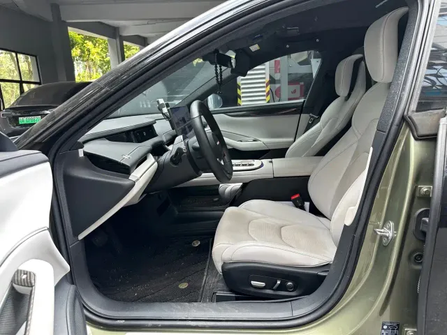 Xiaomi SU7 — Фото автомобиля 12
