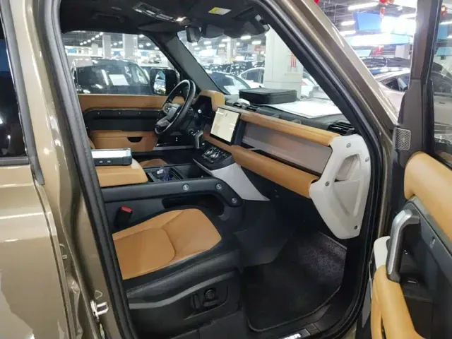 Land Rover Defender — Фото автомобиля 24