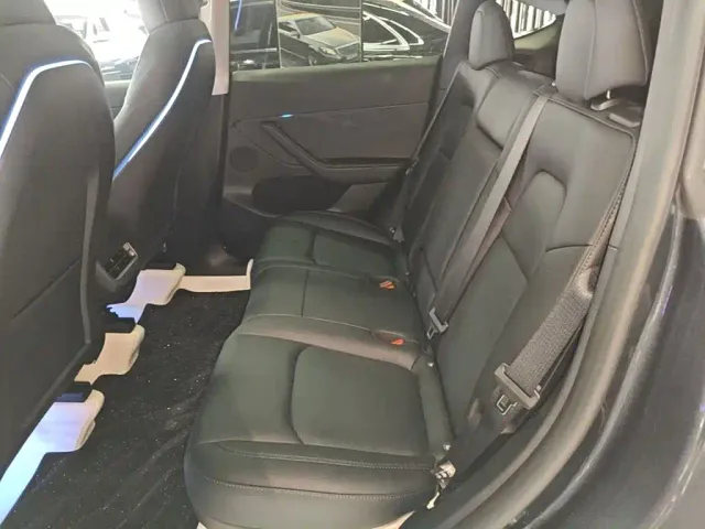 Tesla Model Y — Фото автомобиля 16