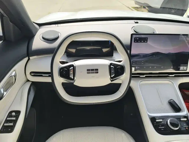 Geely Galaxy Starship 7 EM-i — Фото автомобиля 10