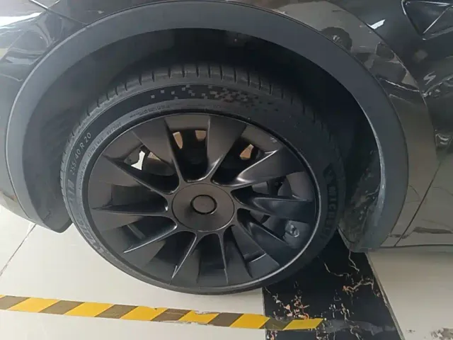 Tesla Model Y — Фото автомобиля 22