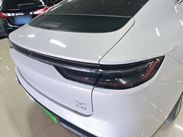 Geely Galaxy E8 — Фото автомобиля 7