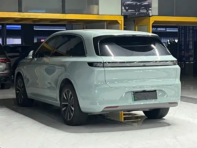 Li Auto L6 — Фото автомобиля 12