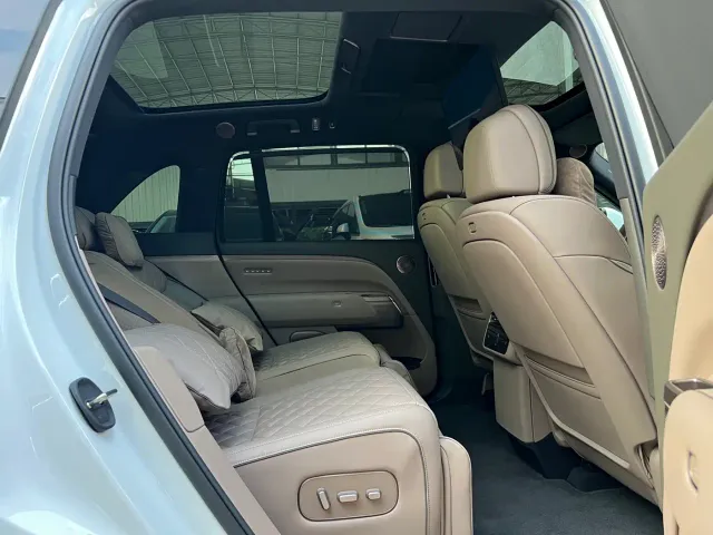 Li Auto L8 — Фото автомобиля 19