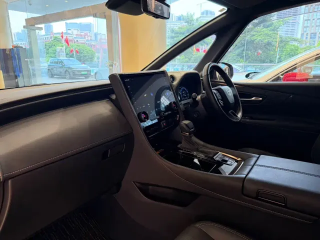 Toyota Alphard — Фото автомобиля 8
