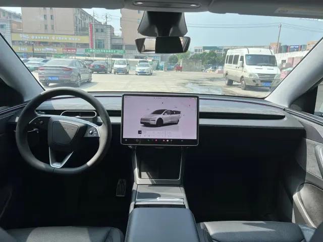 Tesla Model Y — Фото автомобиля 7