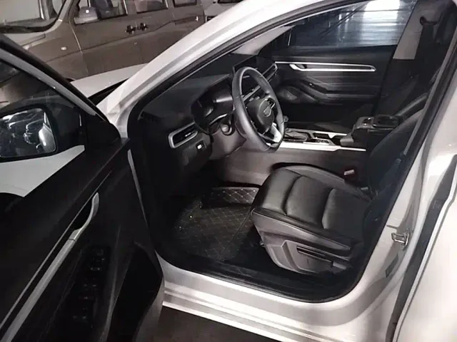 Geely Emgrand — Фото автомобиля 12