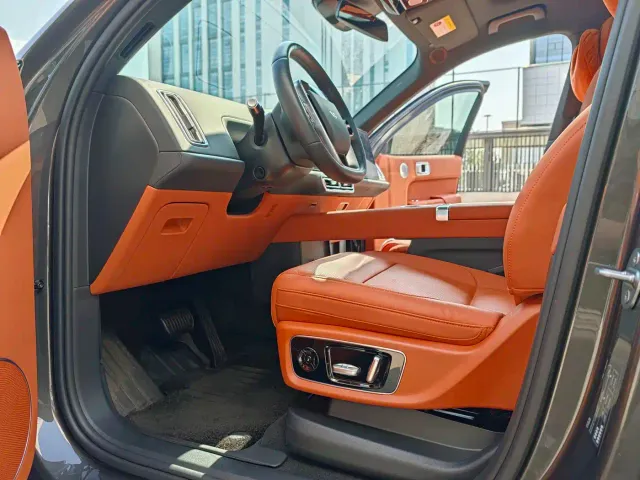 Li Auto L8 — Фото автомобиля 7