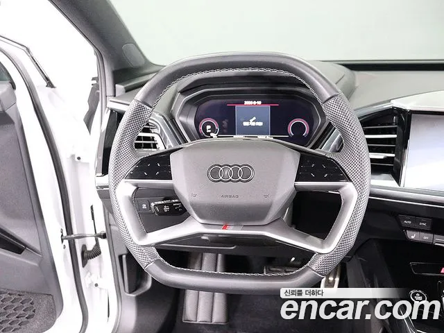 Audi Q4 e-tron — Фото автомобиля 15