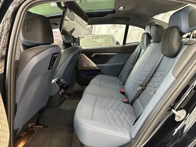 BMW 5 Series — Фото автомобиля 6