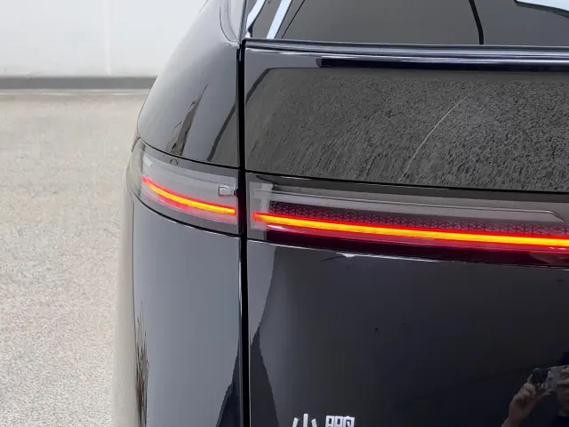 Xpeng X9 — Фото автомобиля 9