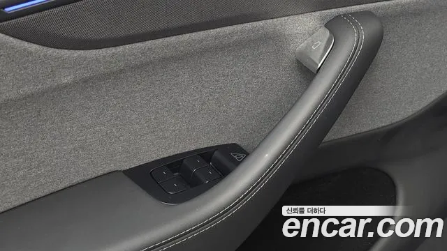 Tesla Model Y — Фото автомобиля 26