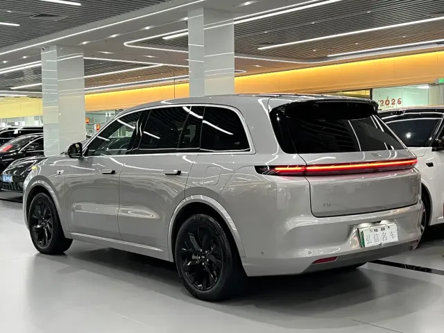 Li Auto L8 — Фото автомобиля 20