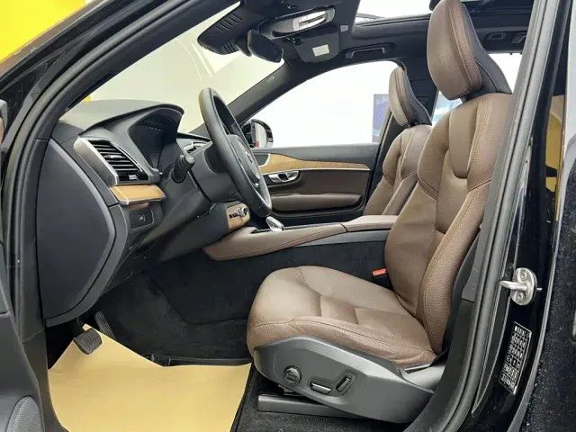 Volvo XC90 — Фото автомобиля 9
