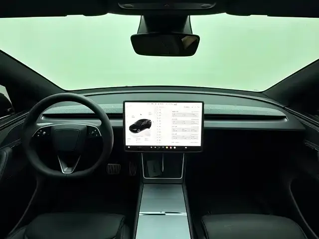 Tesla Model Y L — Фото автомобиля 9