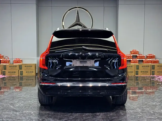 Volvo XC90 — Фото автомобиля 8