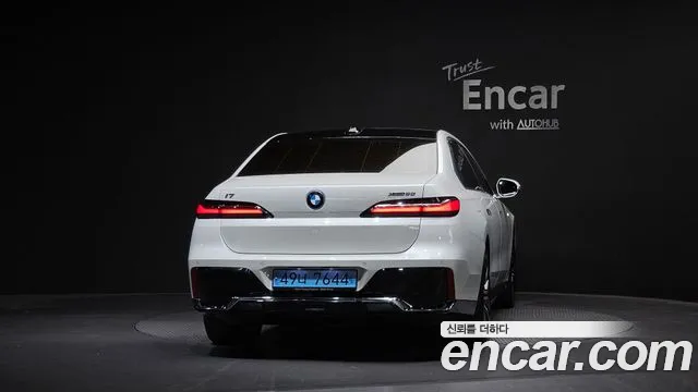 BMW i7 — Фото автомобиля 3