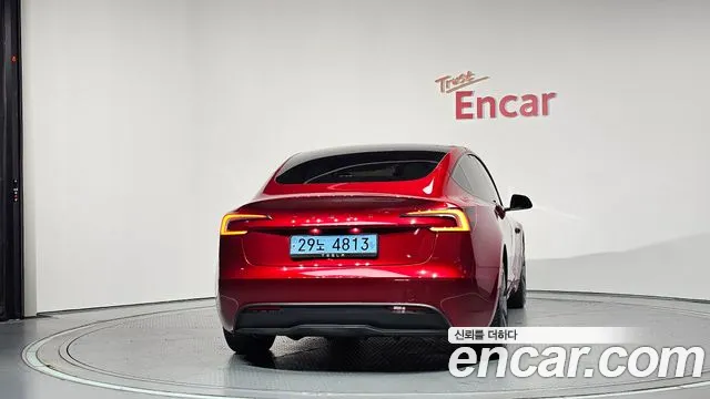 Tesla Model 3 — Фото автомобиля 4