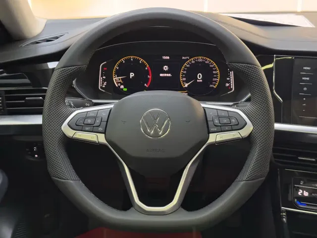 Volkswagen Passat — Фото автомобиля 24