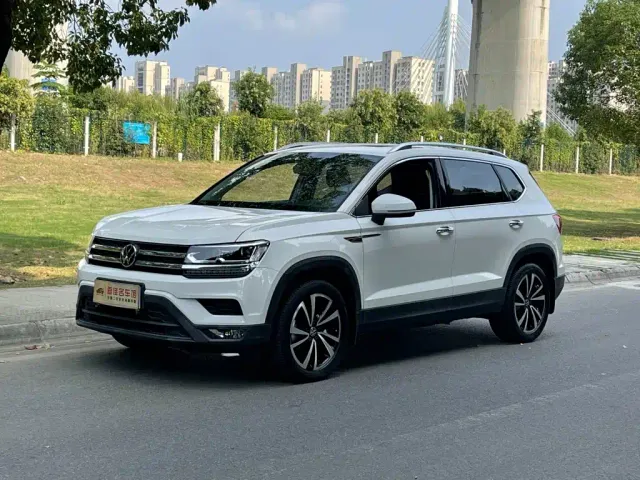 Фотография автомобиля — Volkswagen Tharu