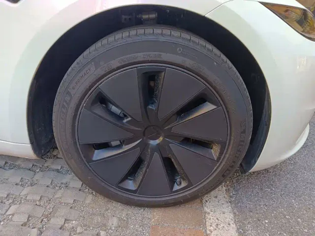 Tesla Model 3 — Фото автомобиля 8