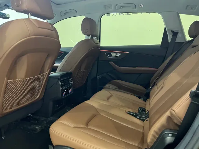 Audi Q7 — Фото автомобиля 16