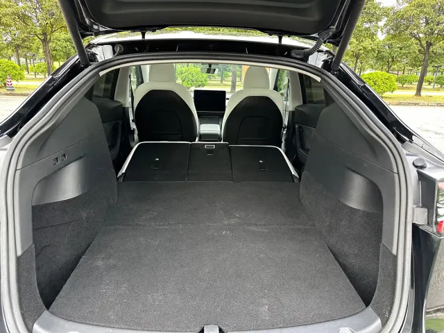 Tesla Model Y — Фото автомобиля 18