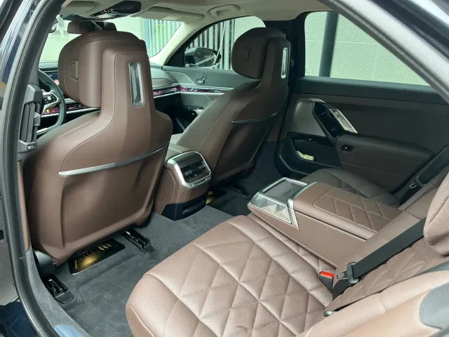 BMW 7 Series — Фото автомобиля 18