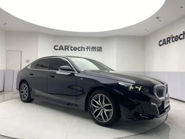 BMW i5 — Фото автомобиля 2