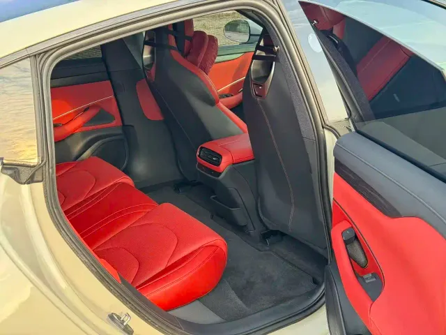 Xiaomi SU7 — Фото автомобиля 15
