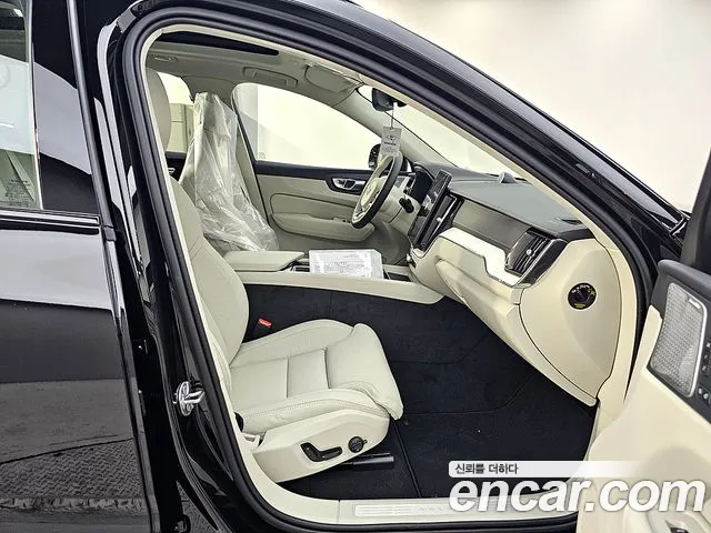 Вольво XC60 — Фото автомобиля 12