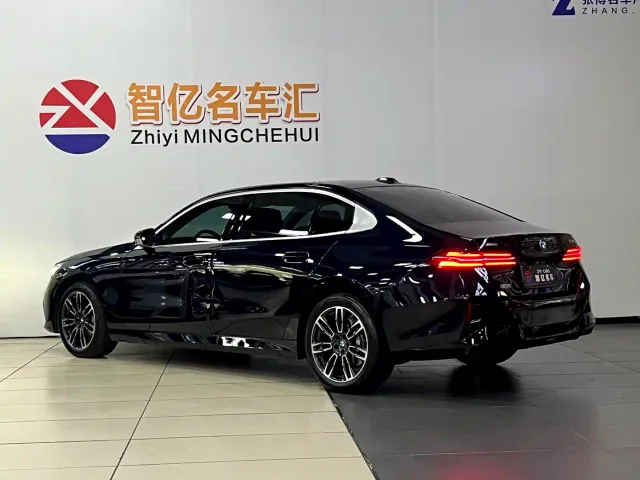 BMW 5 Series — Фото автомобиля 13