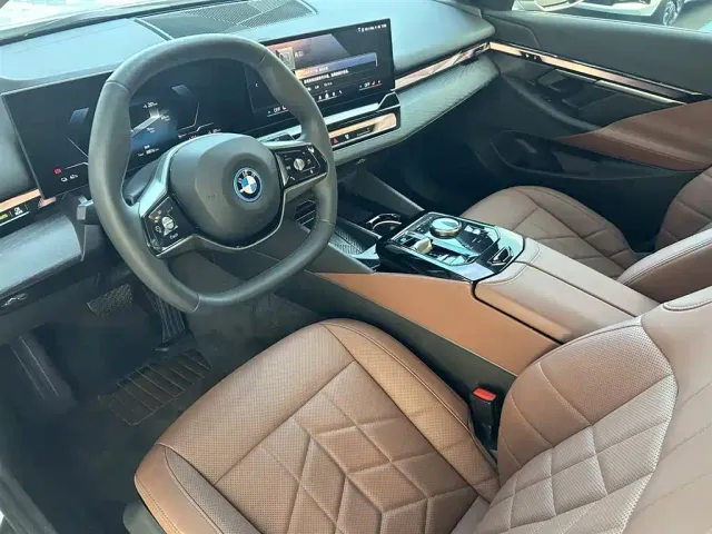BMW i5 — Фото автомобиля 9