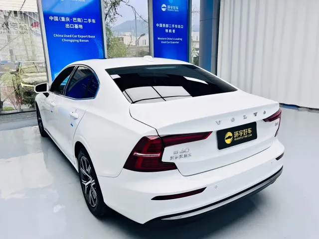 Volvo S60 — Фото автомобиля 6