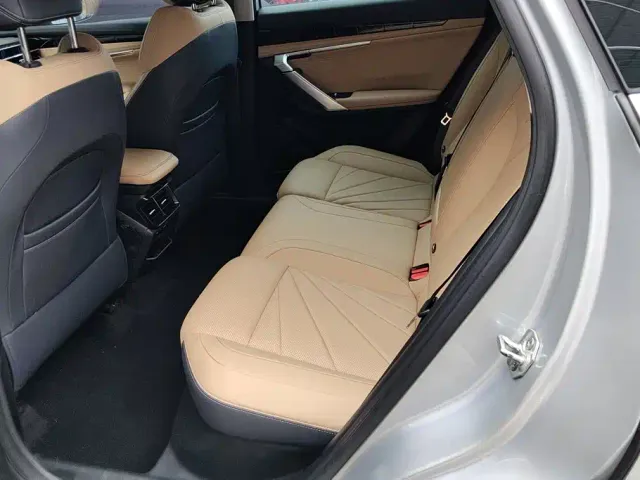 Geely Boyue L — Фото автомобиля 10