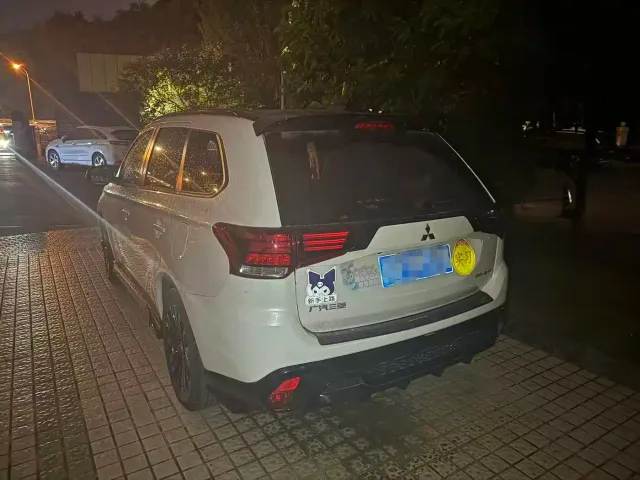 Mitsubishi Outlander — Фото автомобиля 9