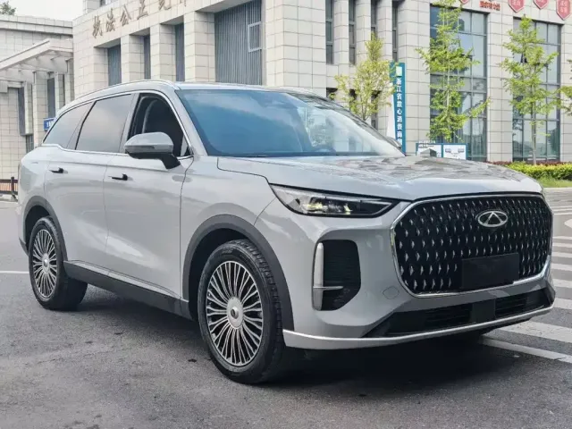 Chery Tiggo 8L 2024 Model 2.0T 2WD Luxury 5-Seater — Фото автомобиля 7