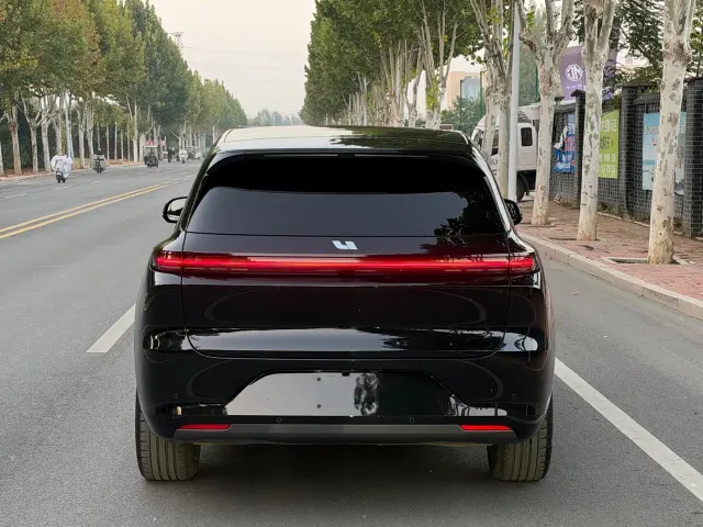 Li Auto L6 — Фото автомобиля 4