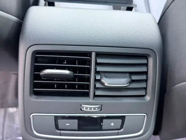 Audi A4L — Фото автомобиля 11