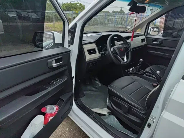 Wuling Hongguang Plus — Фото автомобиля 15