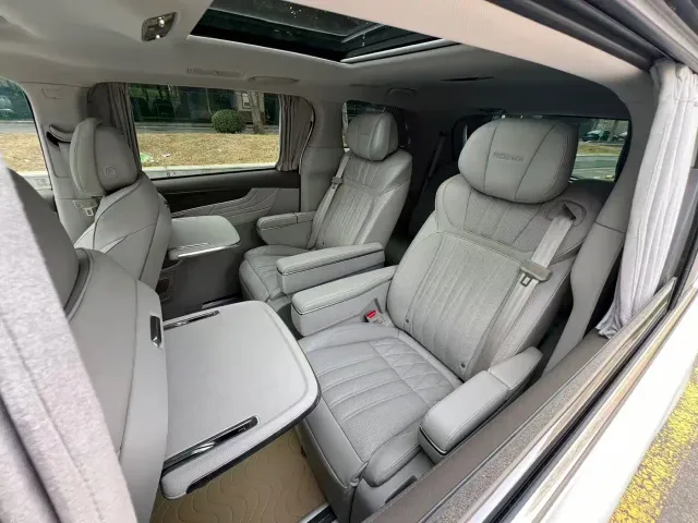 Roewe iMAX8 — Фото автомобиля 5