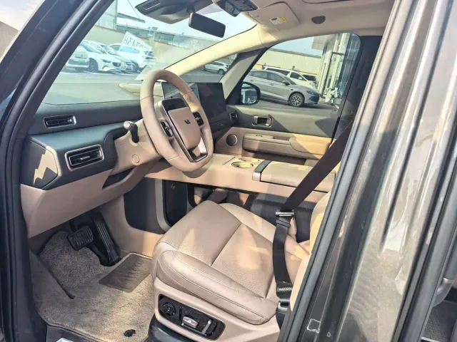 Li Auto MEGA — Фото автомобиля 7
